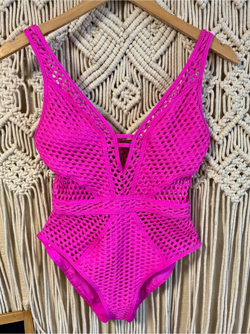 NWT* Becca Castaway Plunging Swimsuit in Azalea Pink SZ Med! Fits like a glove!!